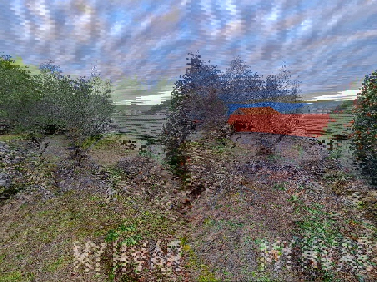 Casa in pietra con terreno edificabile a Dol