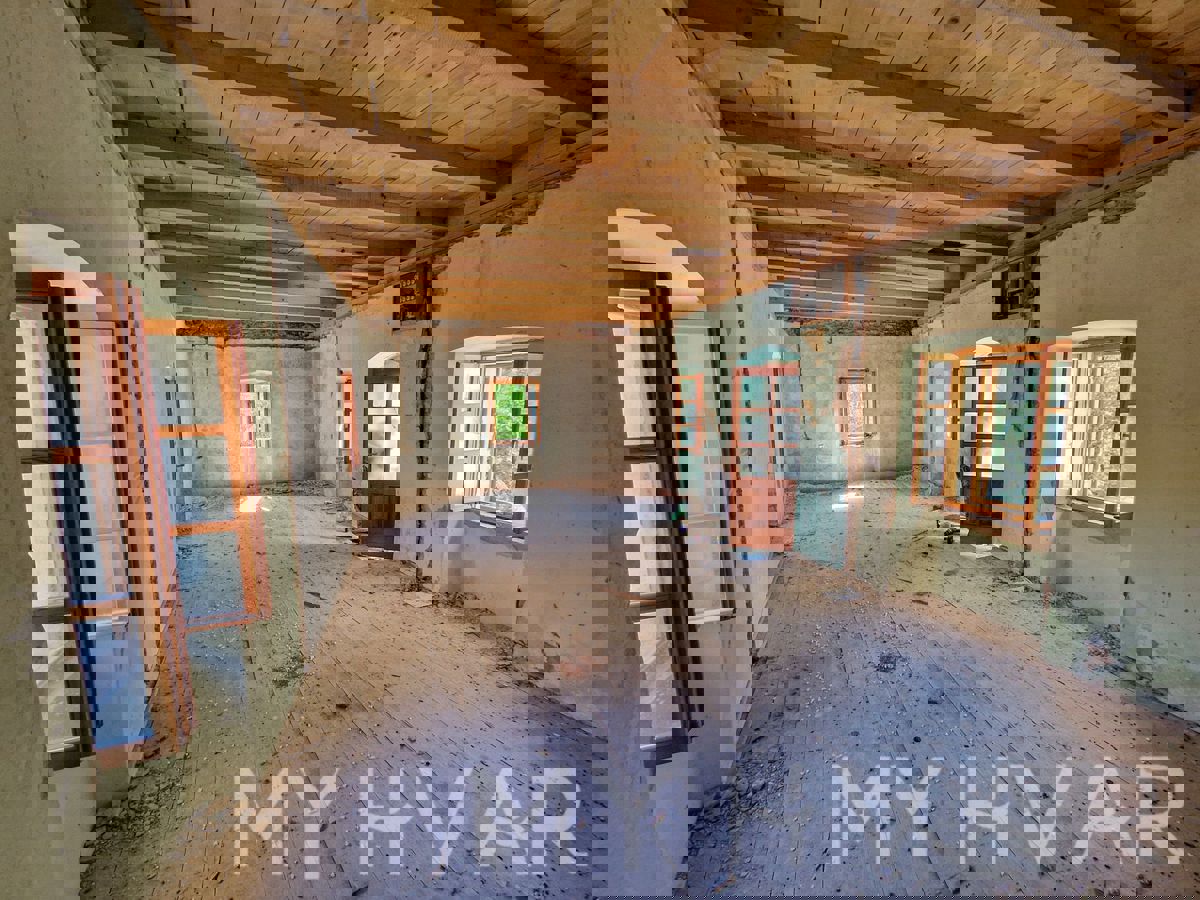 Casa in pietra con terreno edificabile a Dol