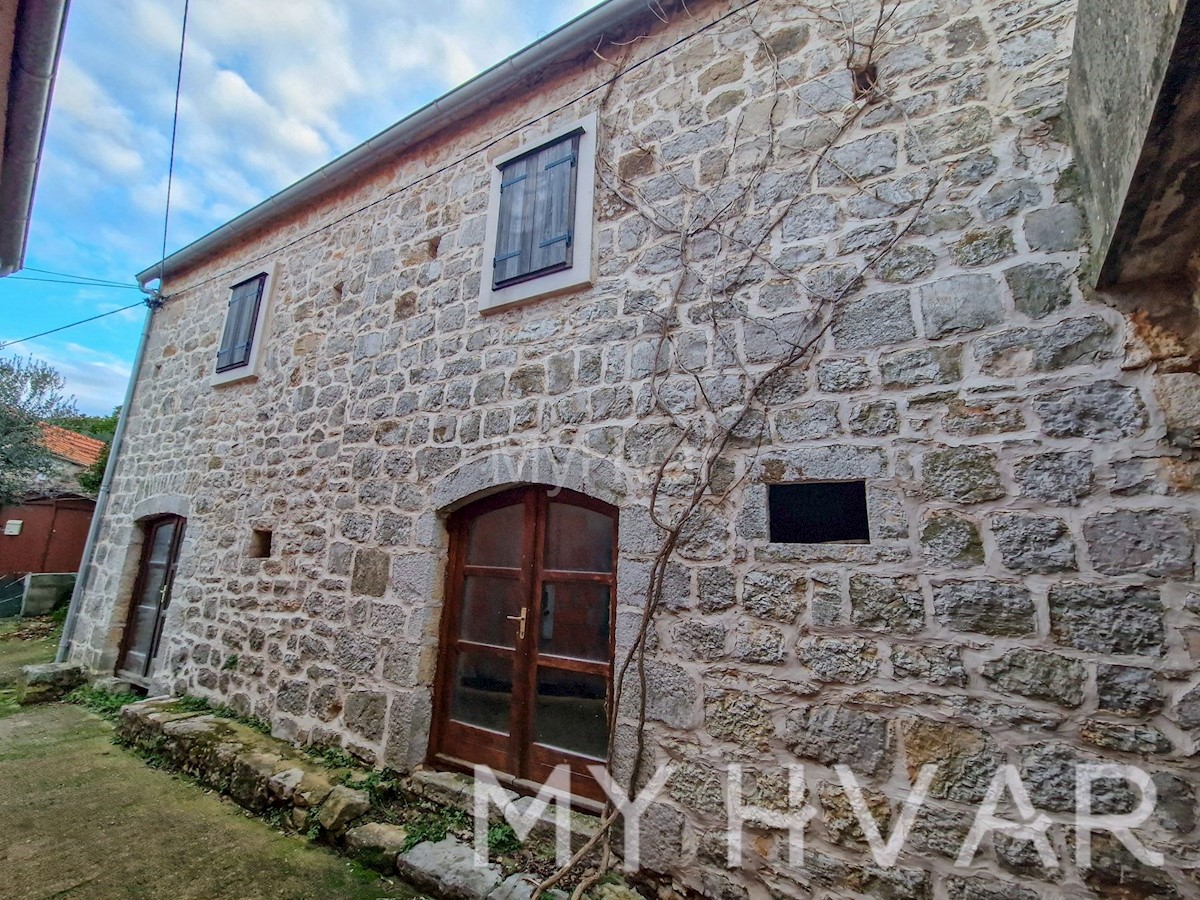 Casa in pietra con terreno edificabile a Dol