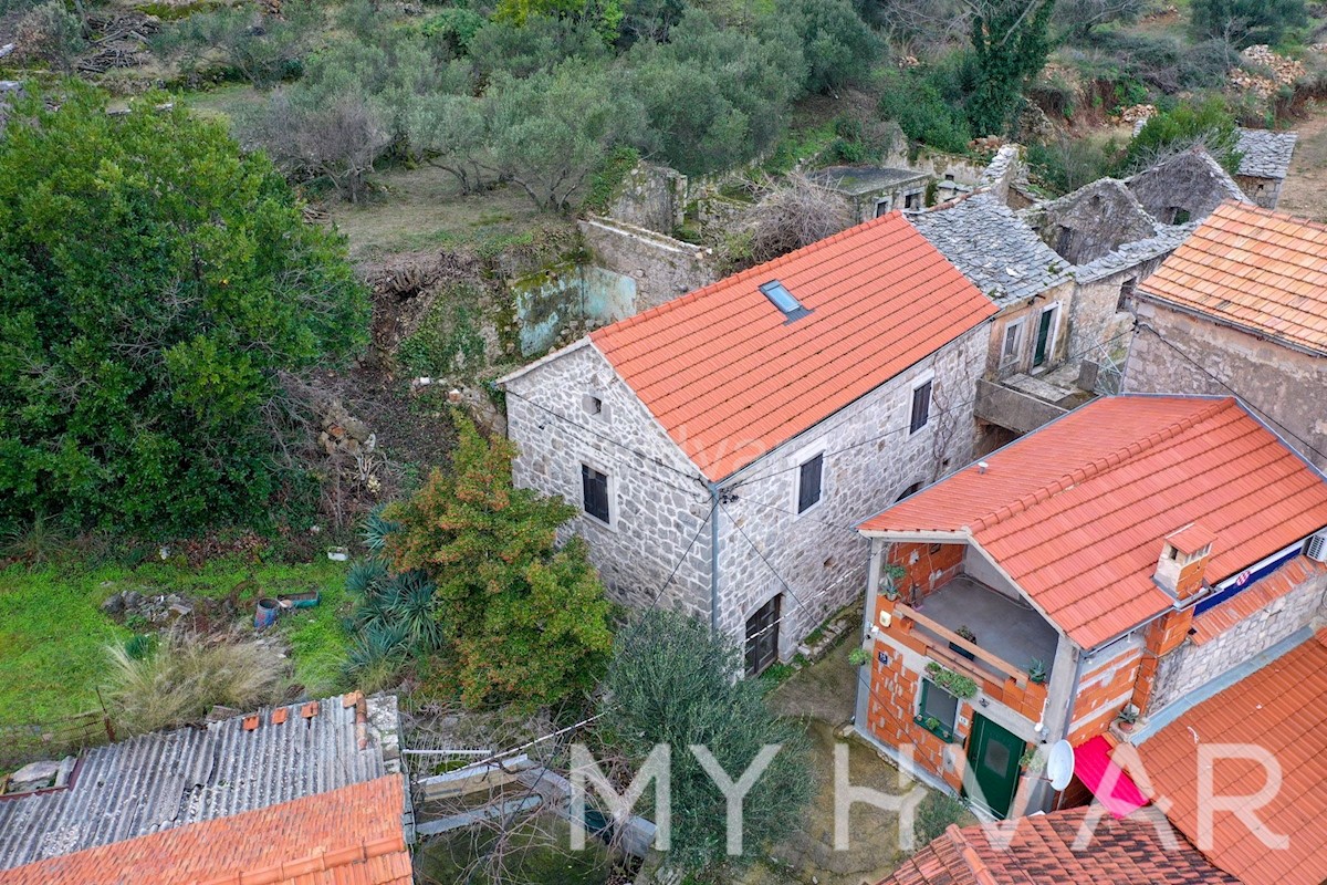 Casa in pietra con terreno edificabile a Dol