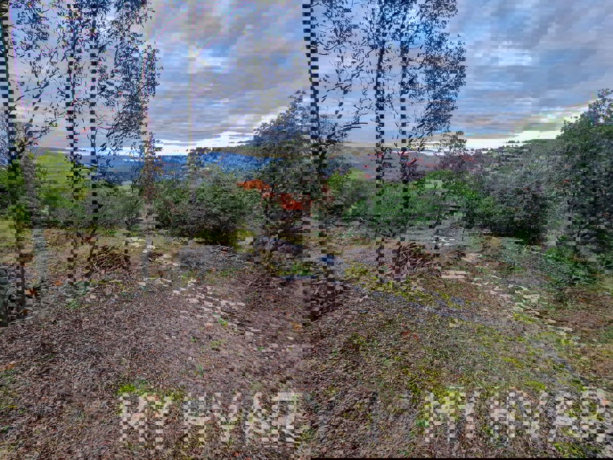 Casa in pietra con terreno edificabile a Dol