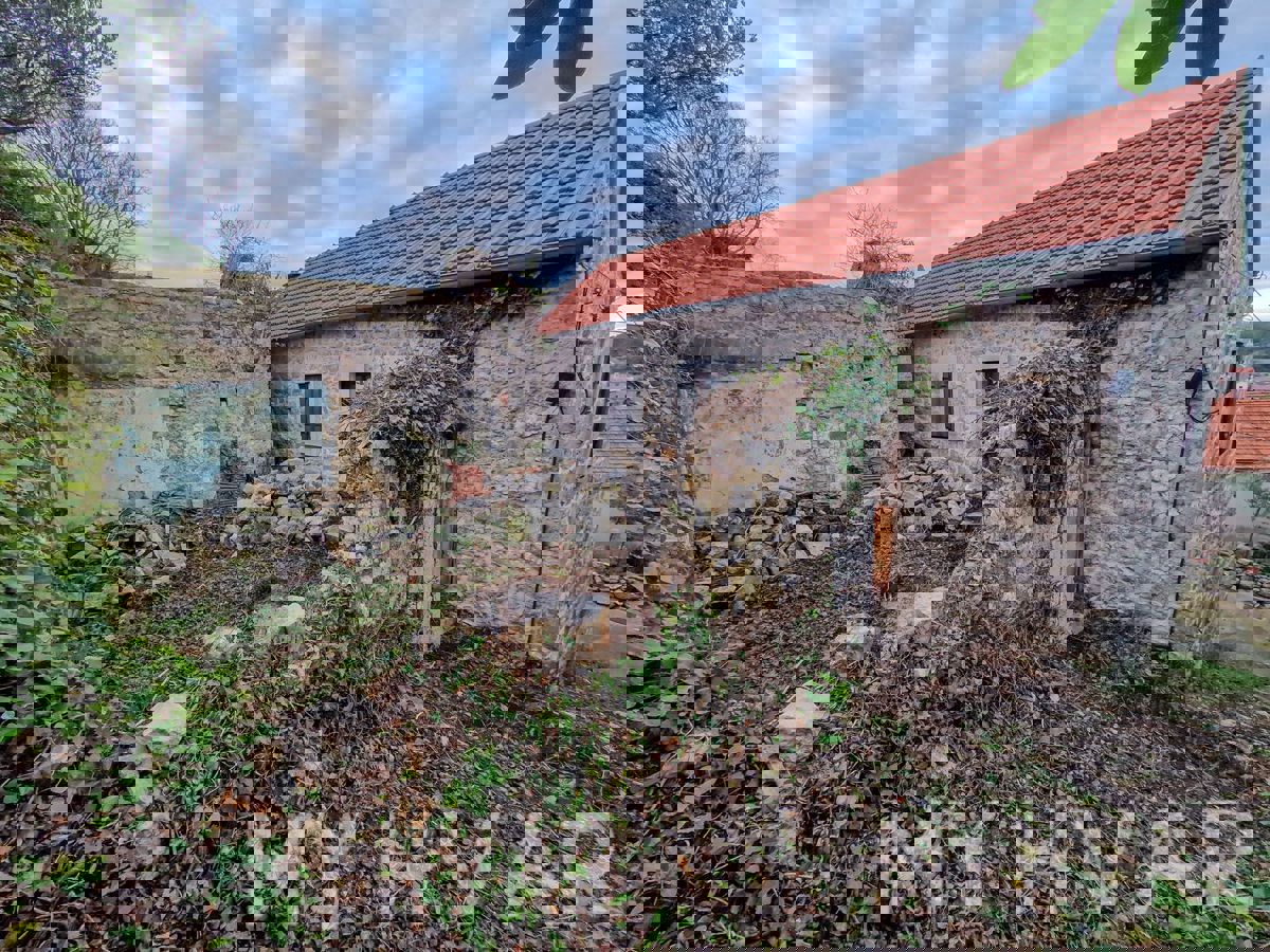 Casa in pietra con terreno edificabile a Dol