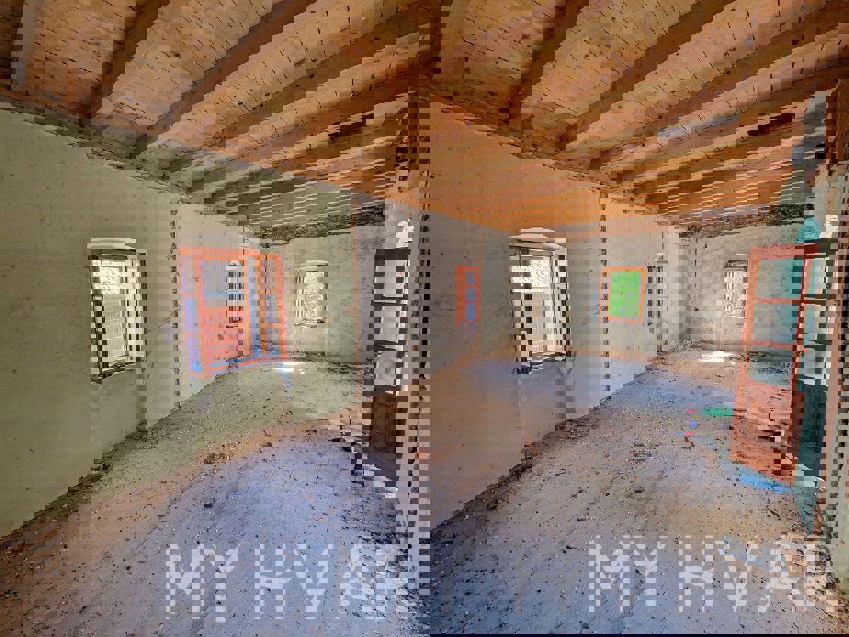 Casa in pietra con terreno edificabile a Dol