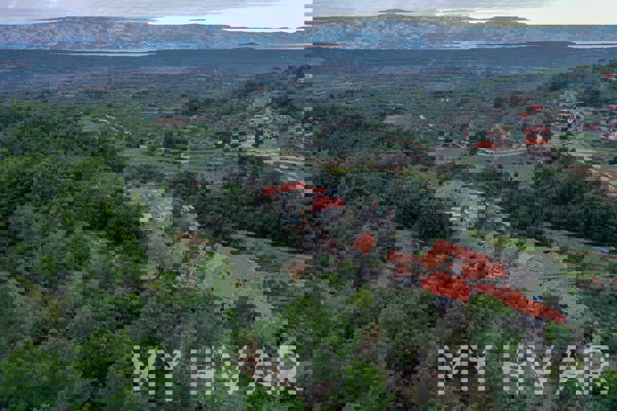 Casa in pietra con terreno edificabile a Dol