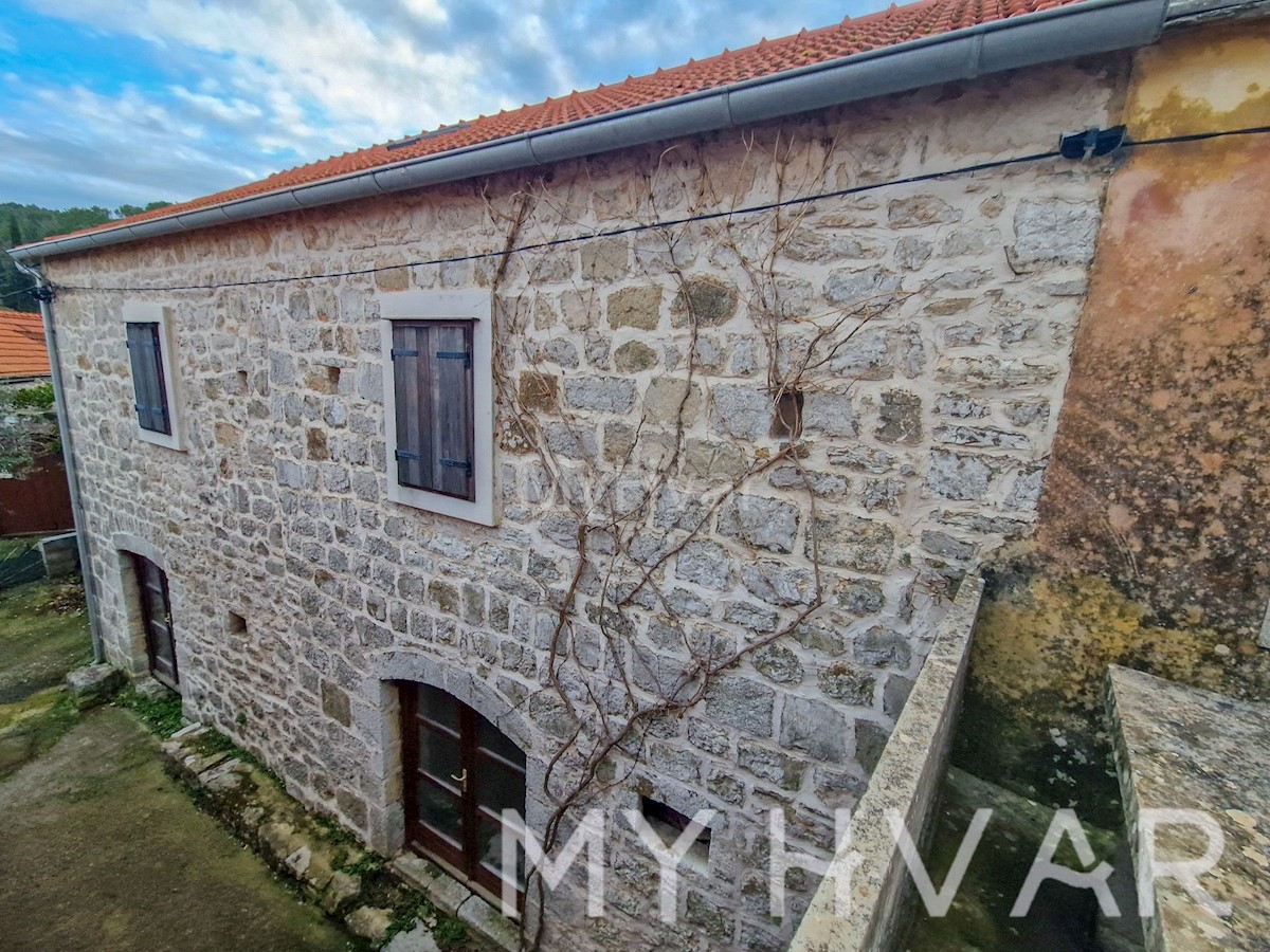 Casa in pietra con terreno edificabile a Dol