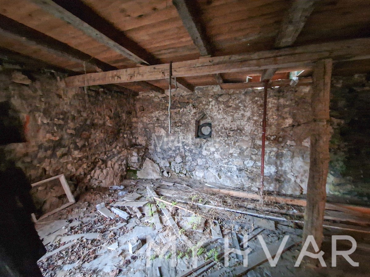 Casa in pietra con terreno edificabile a Dol