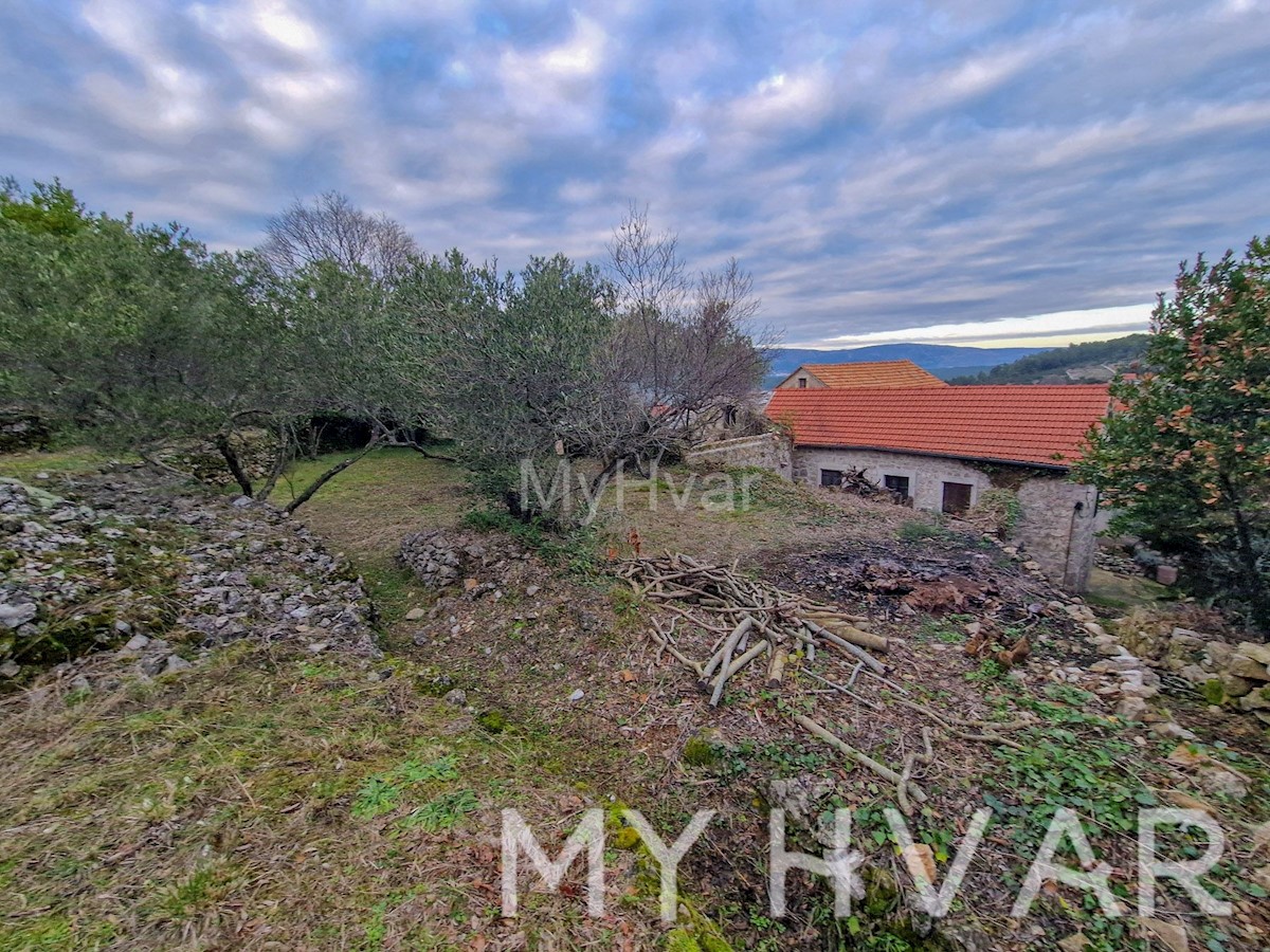 Casa in pietra con terreno edificabile a Dol