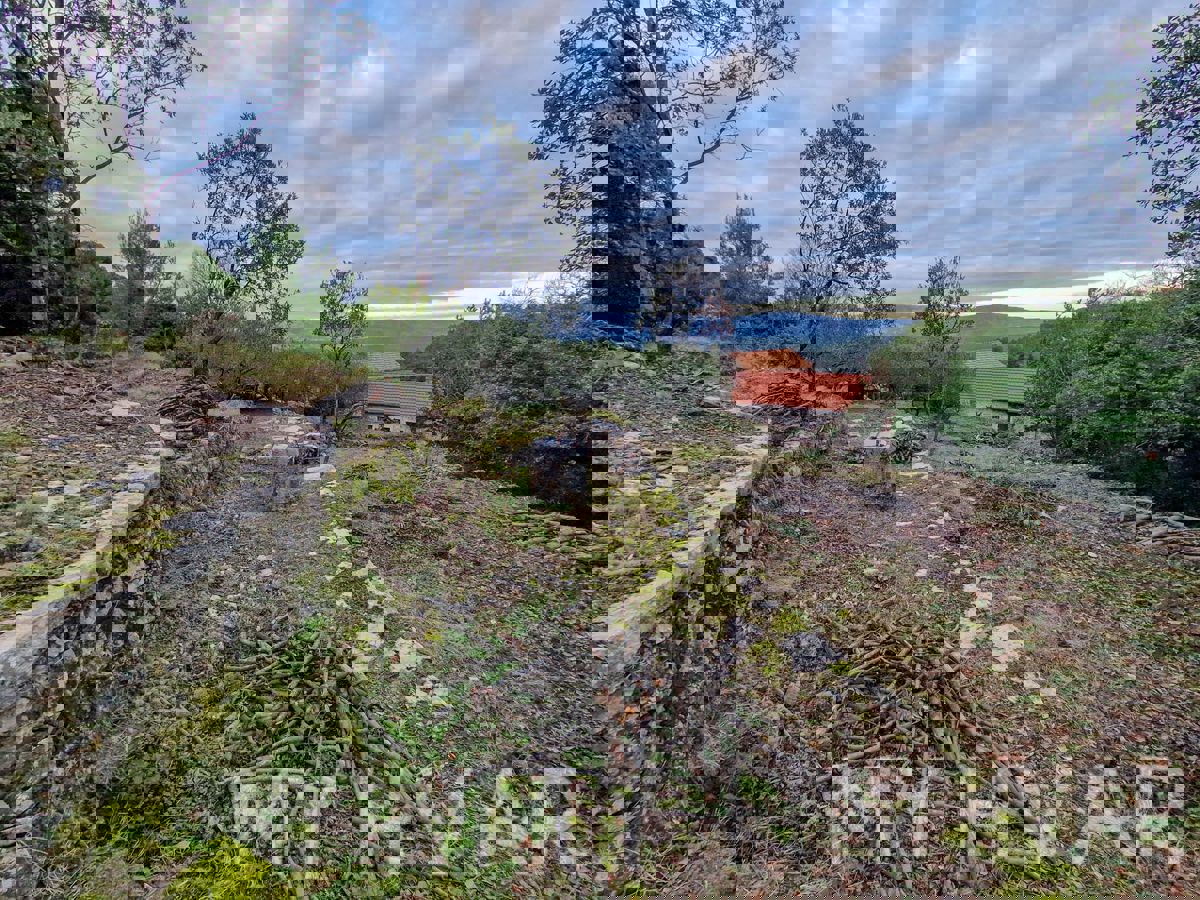 Casa in pietra con terreno edificabile a Dol