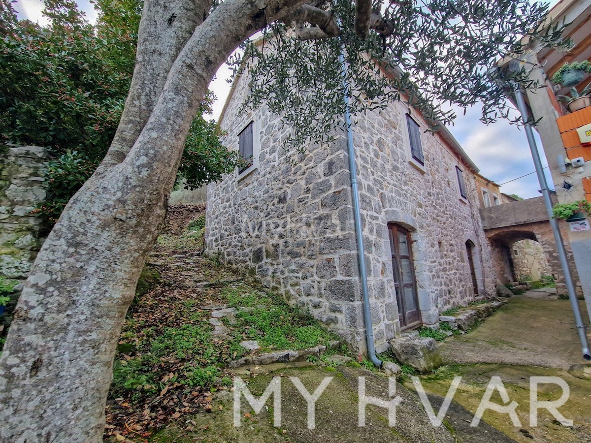 Casa in pietra con terreno edificabile a Dol