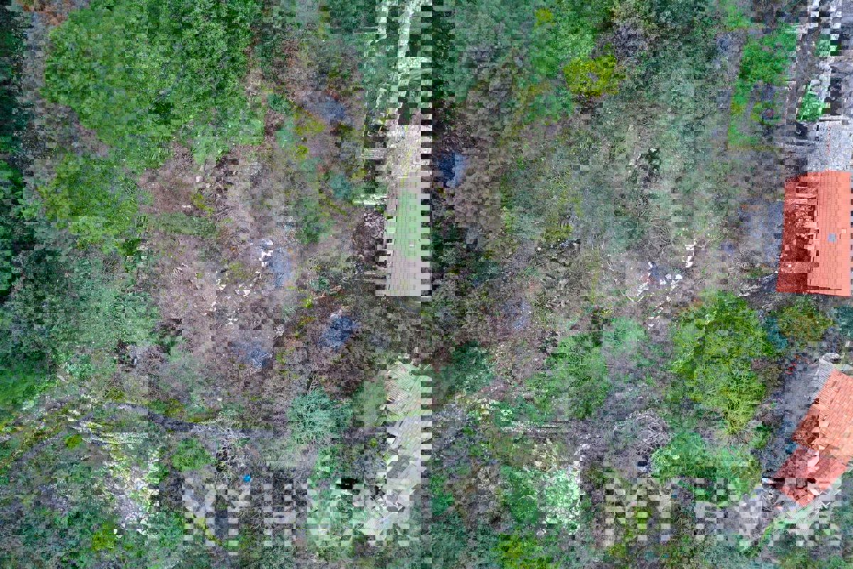 Casa in pietra con terreno edificabile a Dol