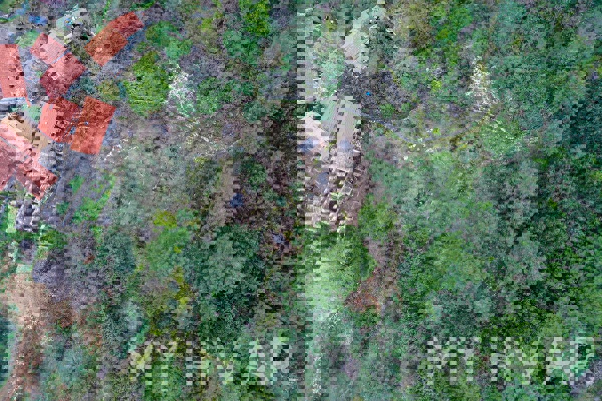 Casa in pietra con terreno edificabile a Dol