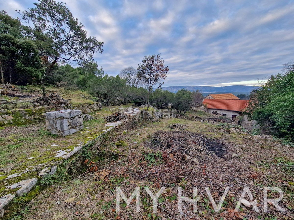 Casa in pietra con terreno edificabile a Dol