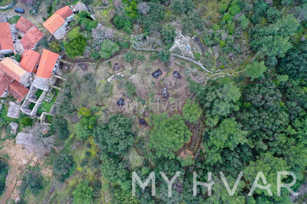 Casa in pietra con terreno edificabile a Dol