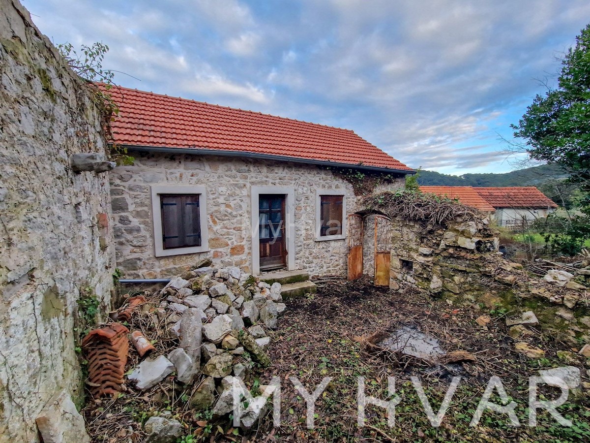 Casa in pietra con terreno edificabile a Dol