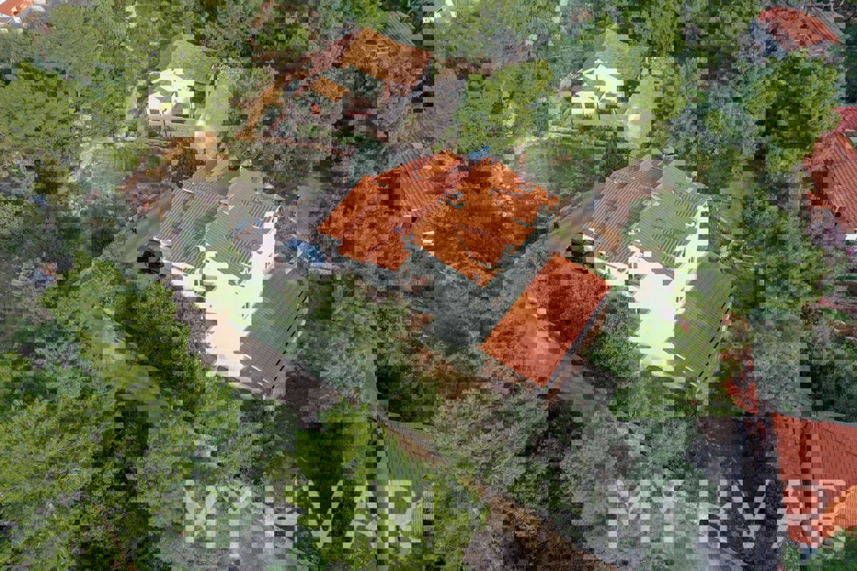 Casa a Zavala con vista sul mare