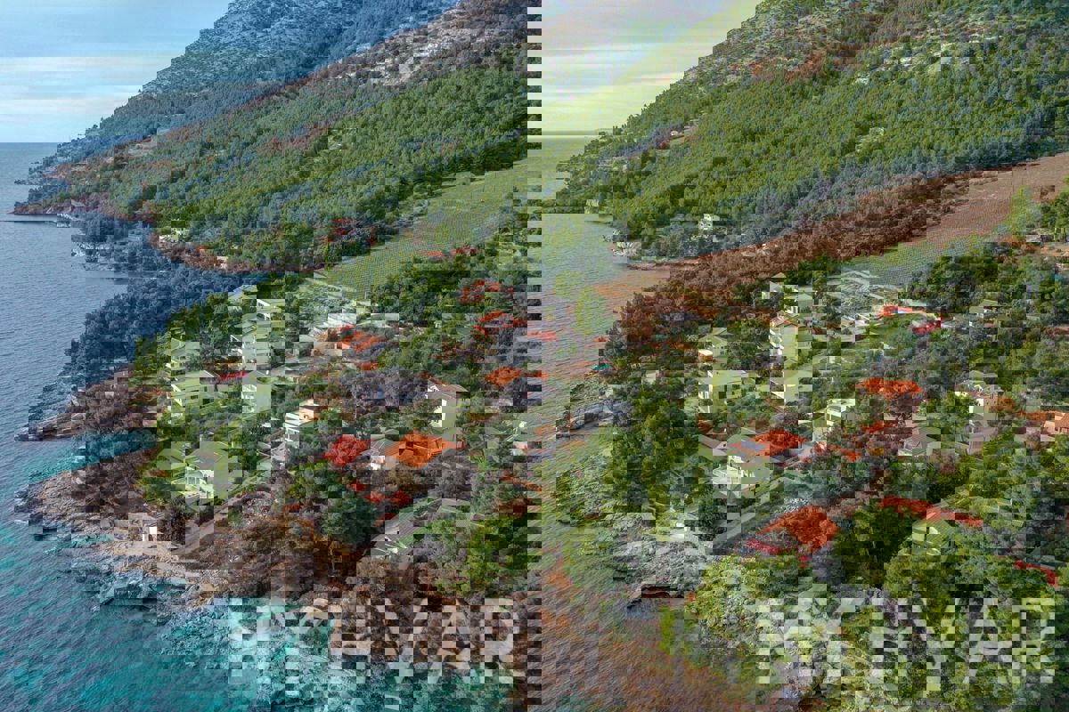 Casa a Zavala con vista sul mare