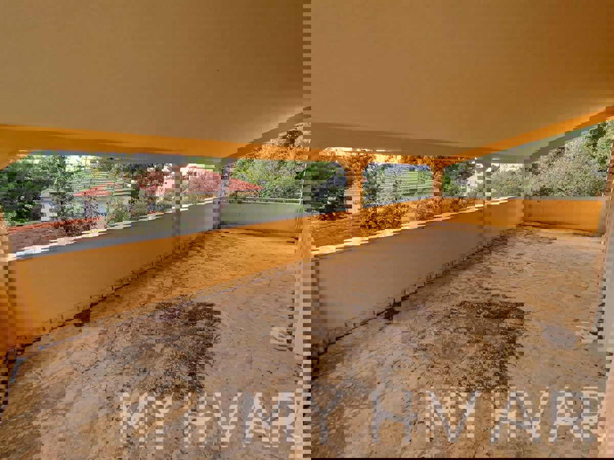 Casa a Zavala con vista sul mare