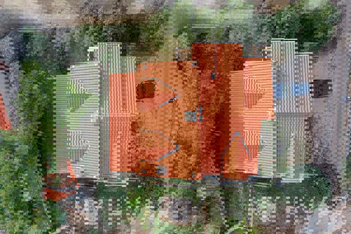 Casa a Zavala con vista sul mare