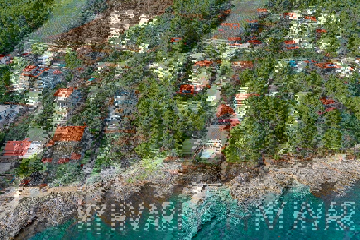 Casa a Zavala con vista sul mare