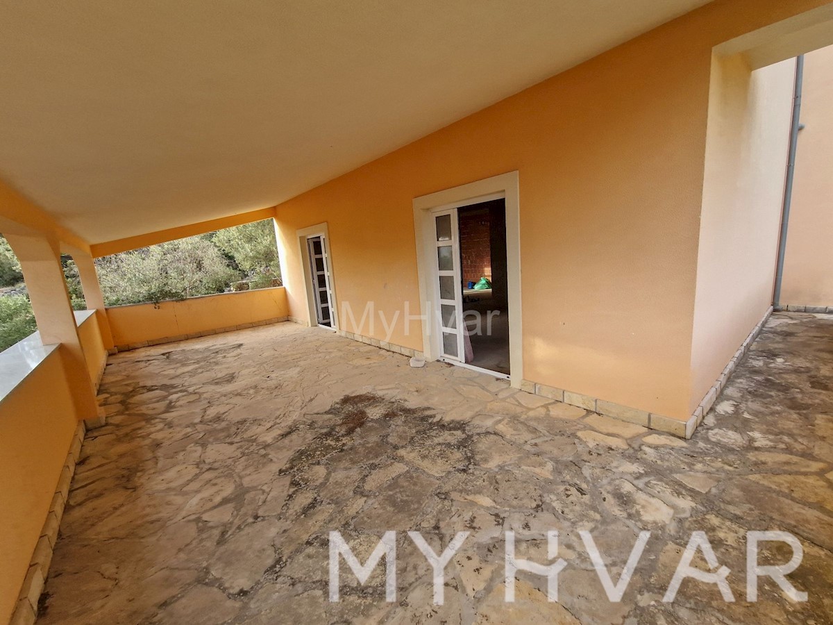 Casa a Zavala con vista sul mare