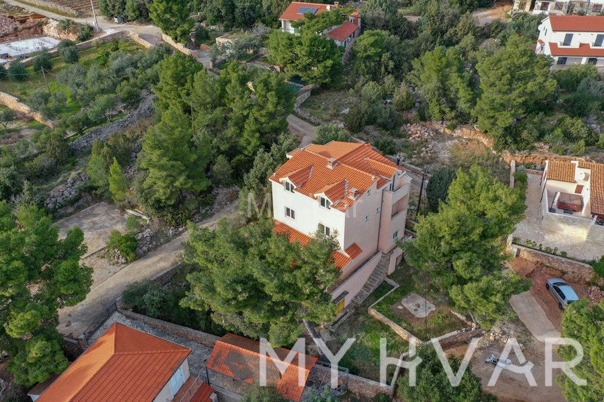 Casa a Zavala con vista sul mare