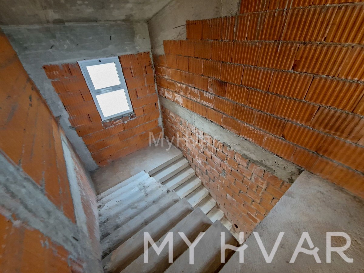 Casa a Zavala con vista sul mare