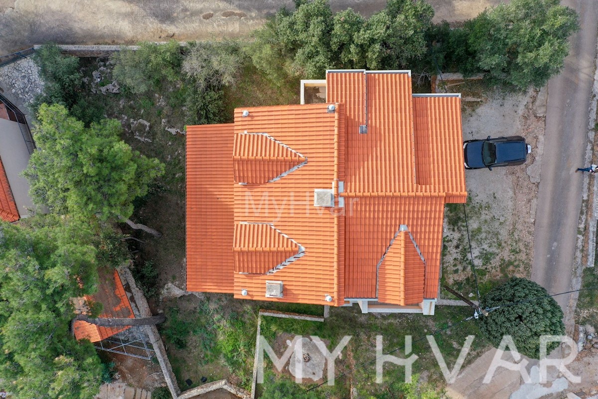 Casa a Zavala con vista sul mare