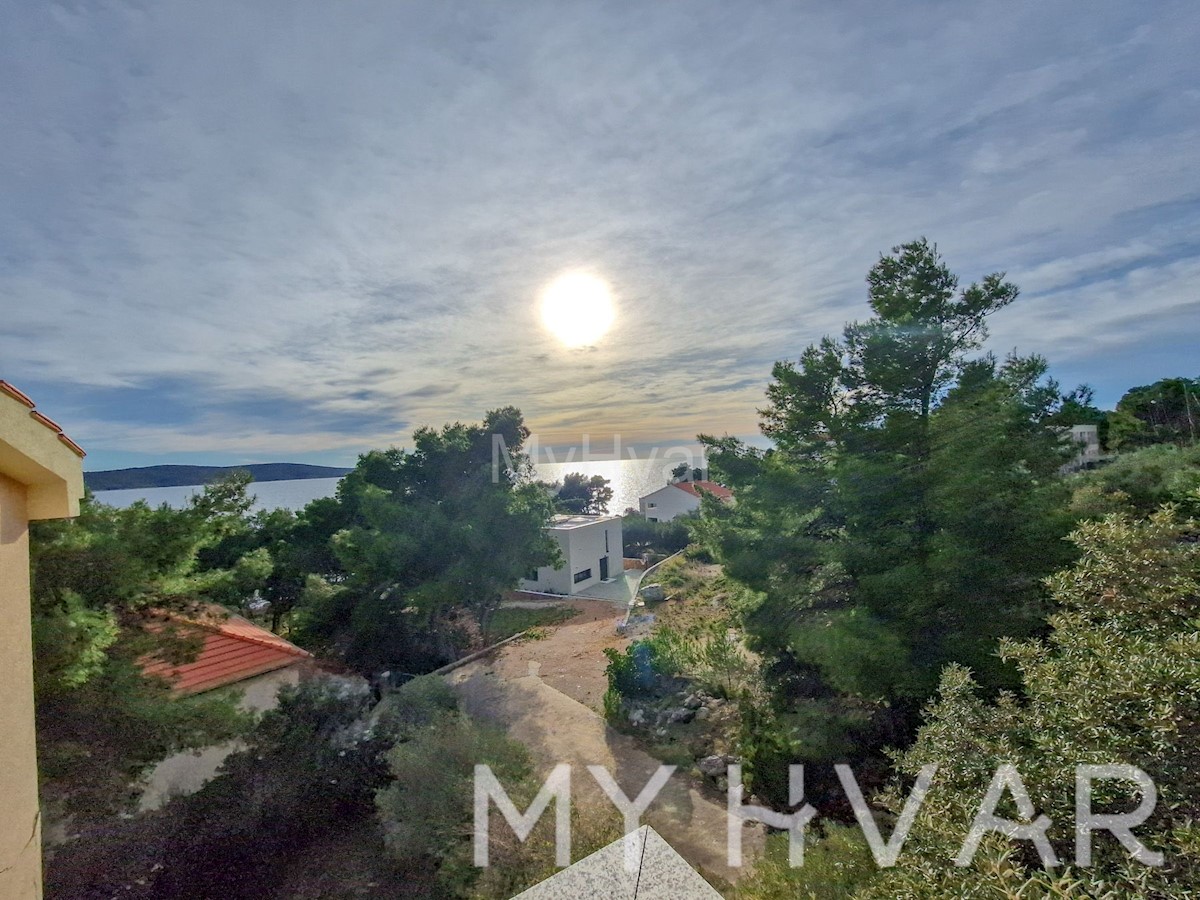 Casa a Zavala con vista sul mare