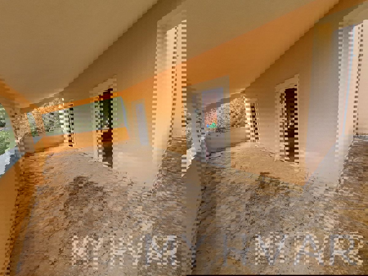 Casa a Zavala con vista sul mare