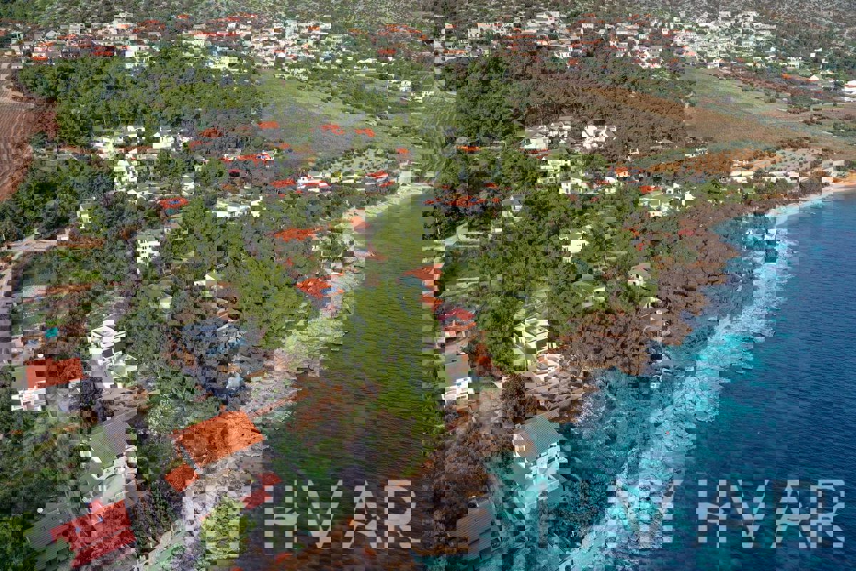 Casa a Zavala con vista sul mare