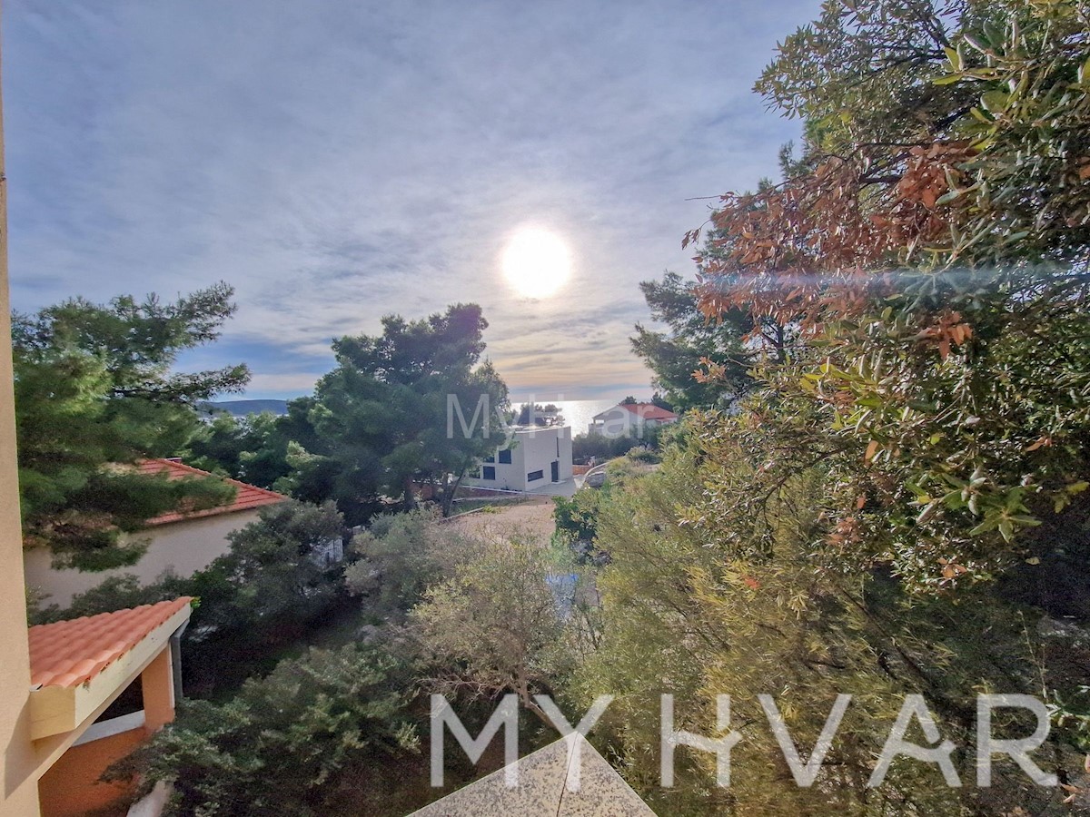 Casa a Zavala con vista sul mare