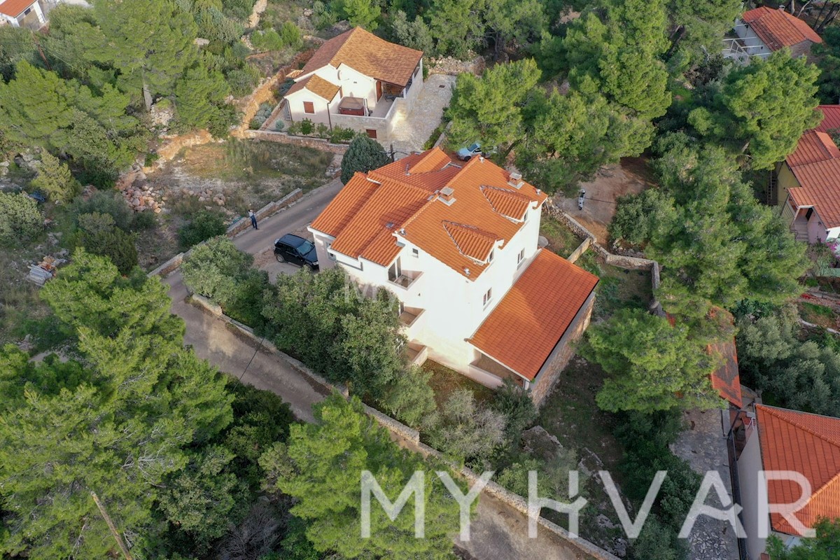 Casa a Zavala con vista sul mare