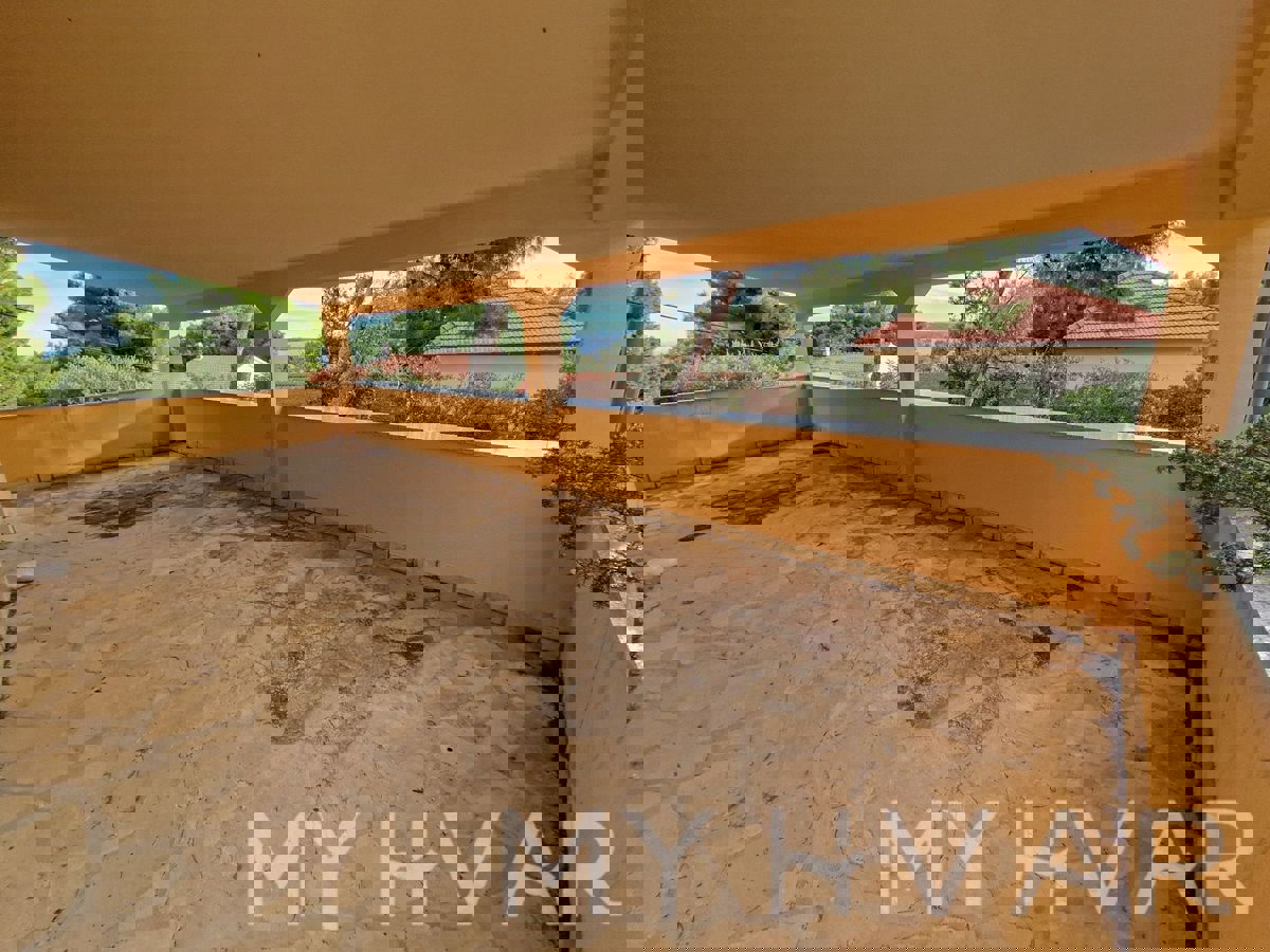 Casa a Zavala con vista sul mare