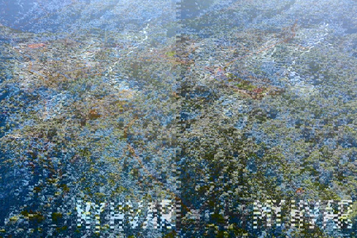 Terreno edificabile con casa in pietra a Zagradaće