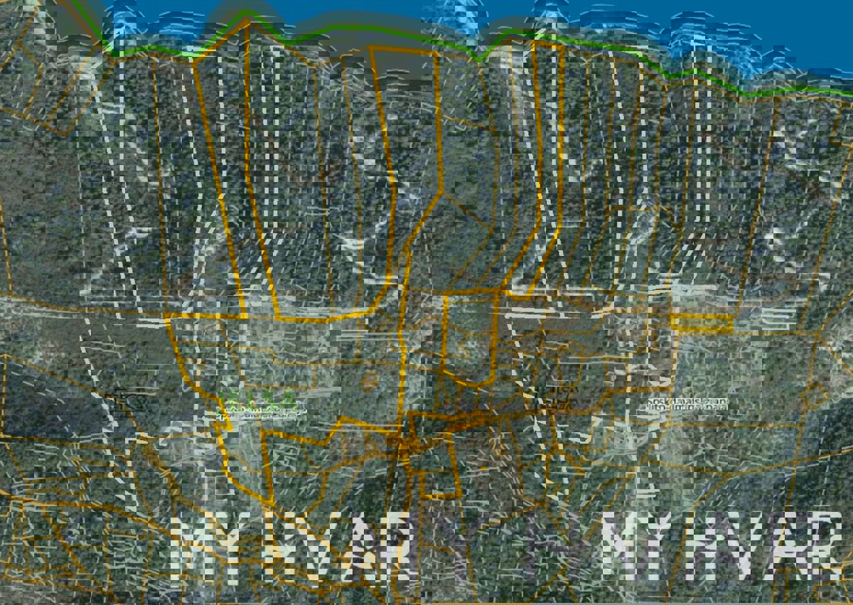 Terreno edificabile con casa in pietra a Zagradaće
