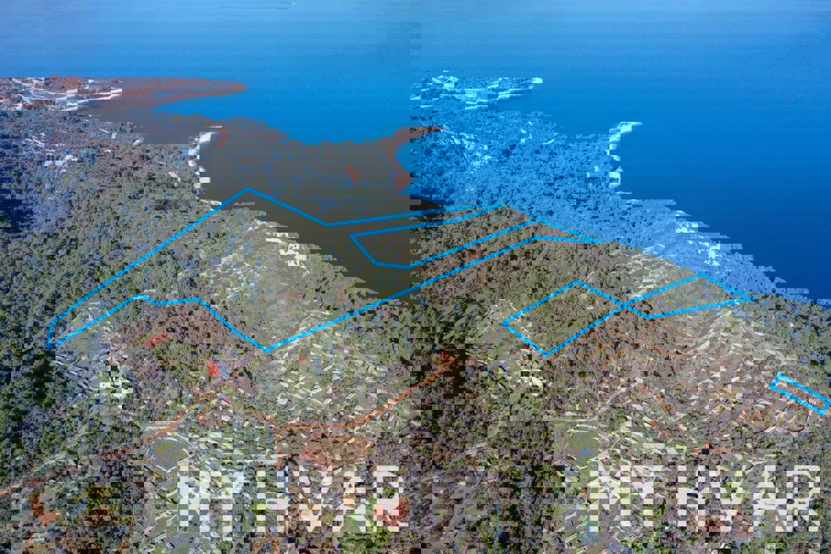 Terreno edificabile con casa in pietra a Zagradaće