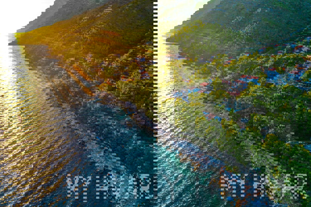 Terreno edificabile di prima qualità con progetto a Ivan Dolac