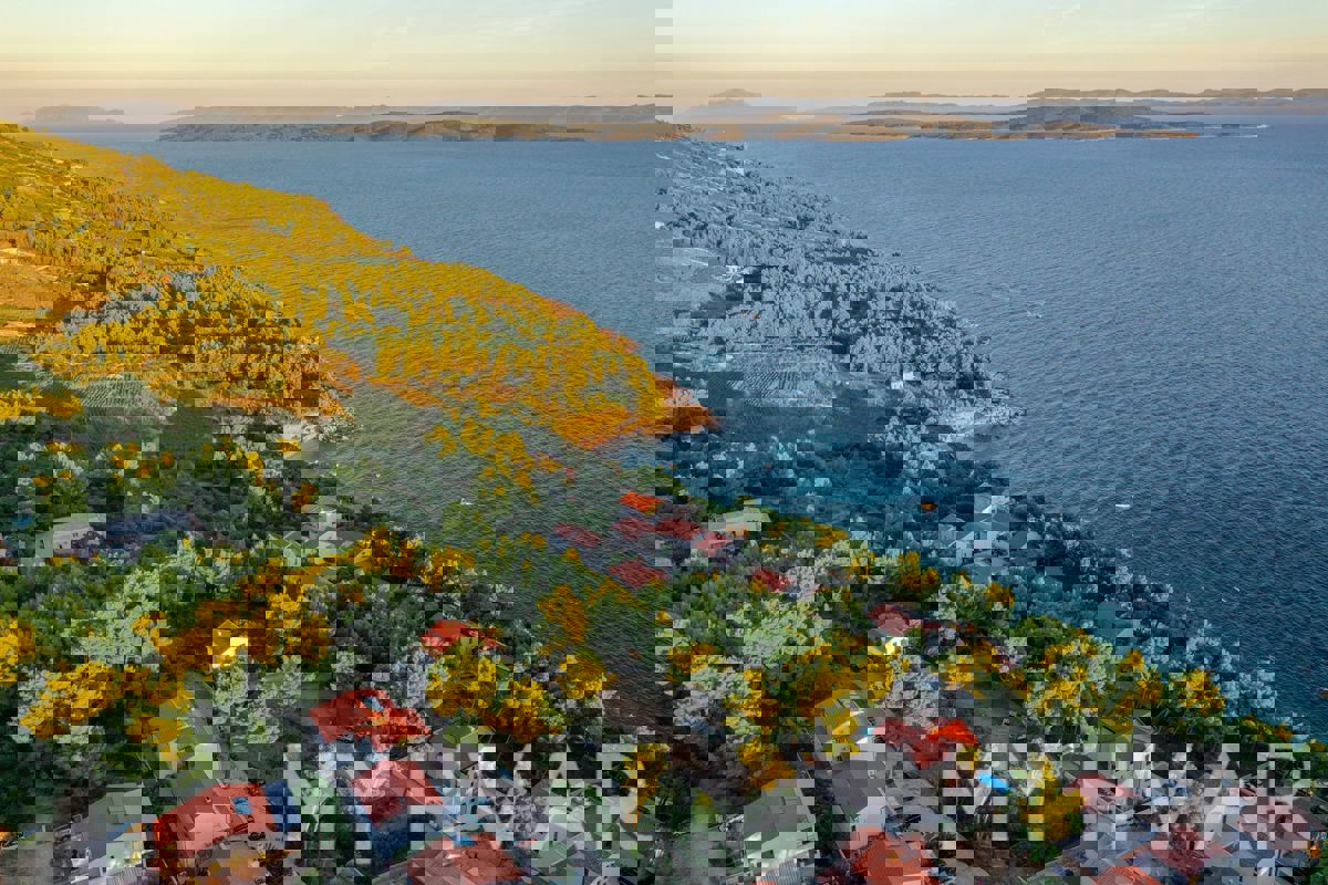 Terreno edificabile di prima qualità con progetto a Ivan Dolac