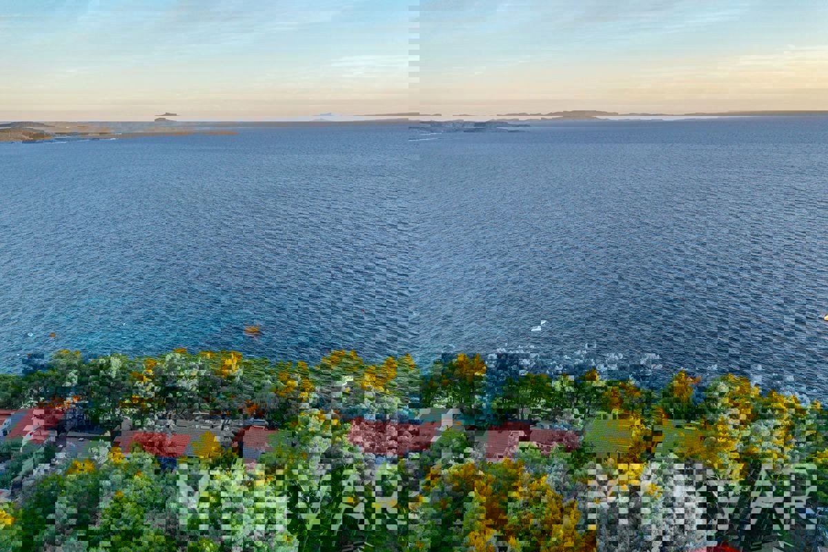 Terreno edificabile di prima qualità con progetto a Ivan Dolac