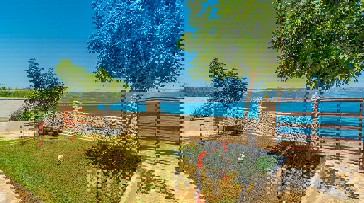 Casa sulla spiaggia a Slatine