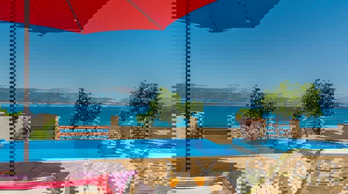 Casa sulla spiaggia a Slatine