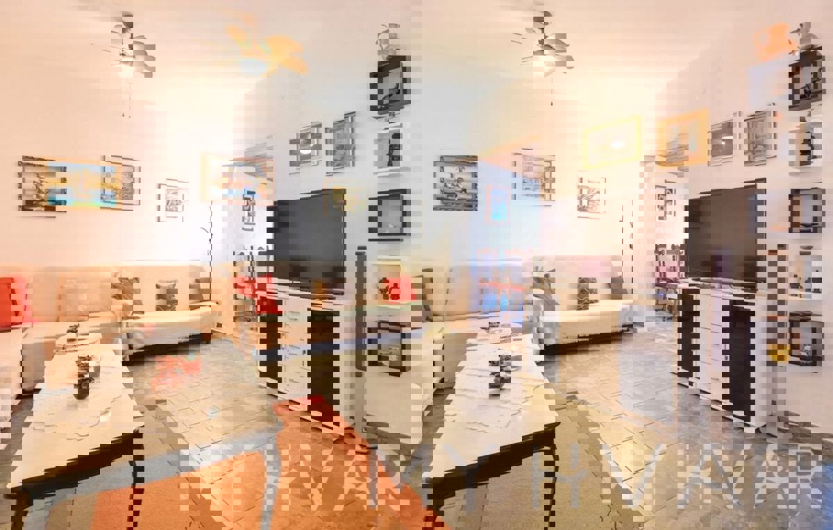 Casa sulla spiaggia a Slatine