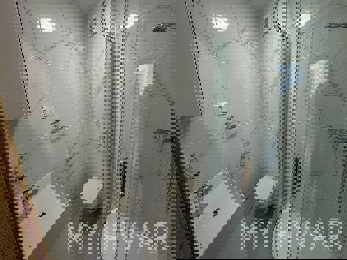 Casa in pietra con garage