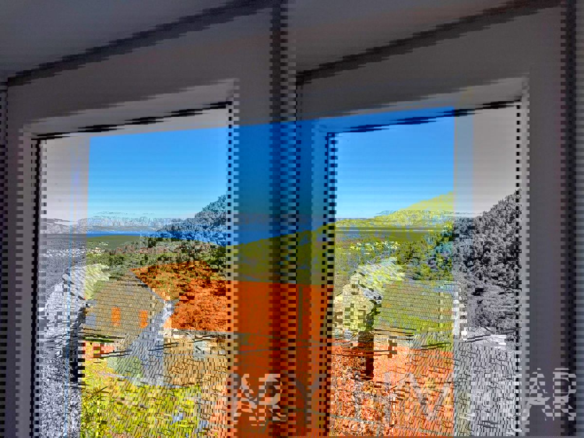 Casa in pietra con garage