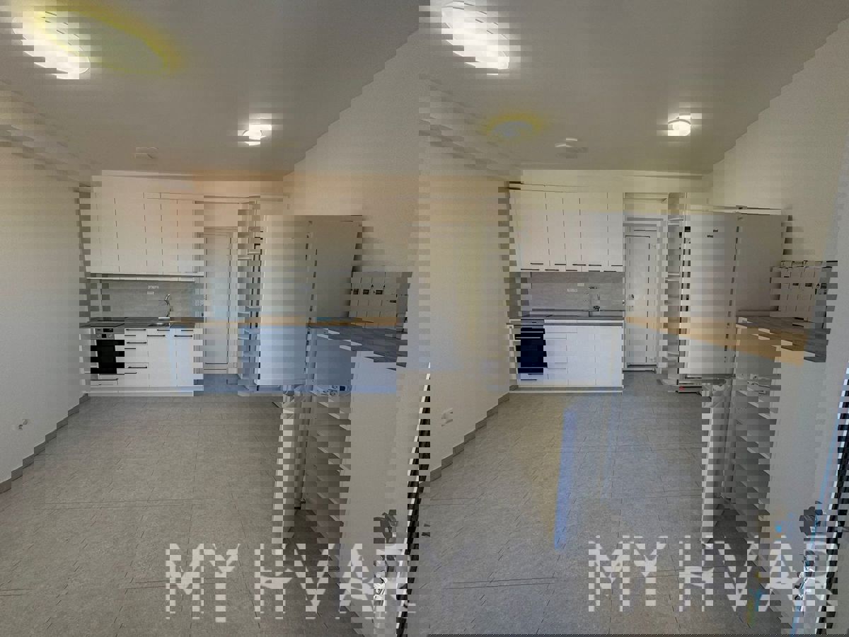 Casa in pietra con garage