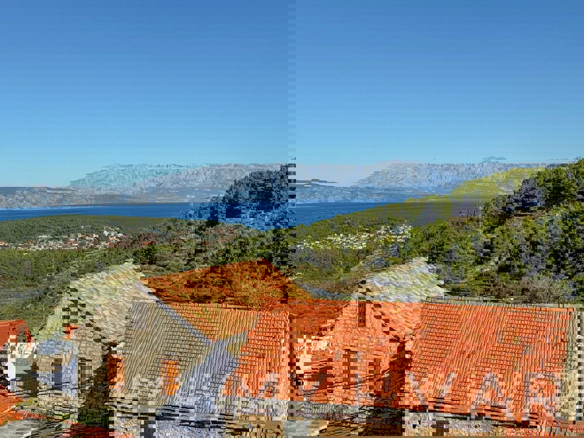 Casa in pietra con garage