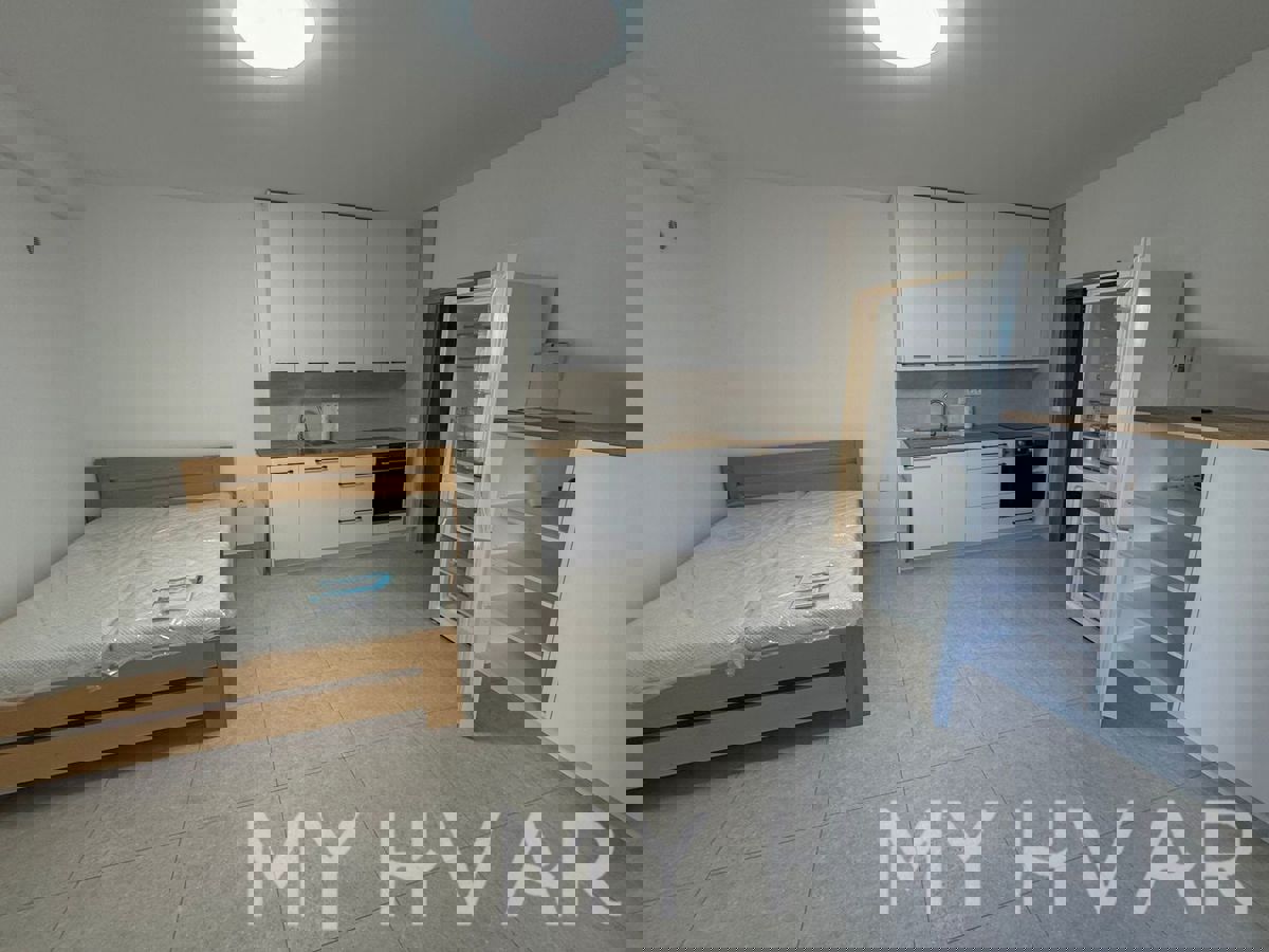 Casa in pietra con garage