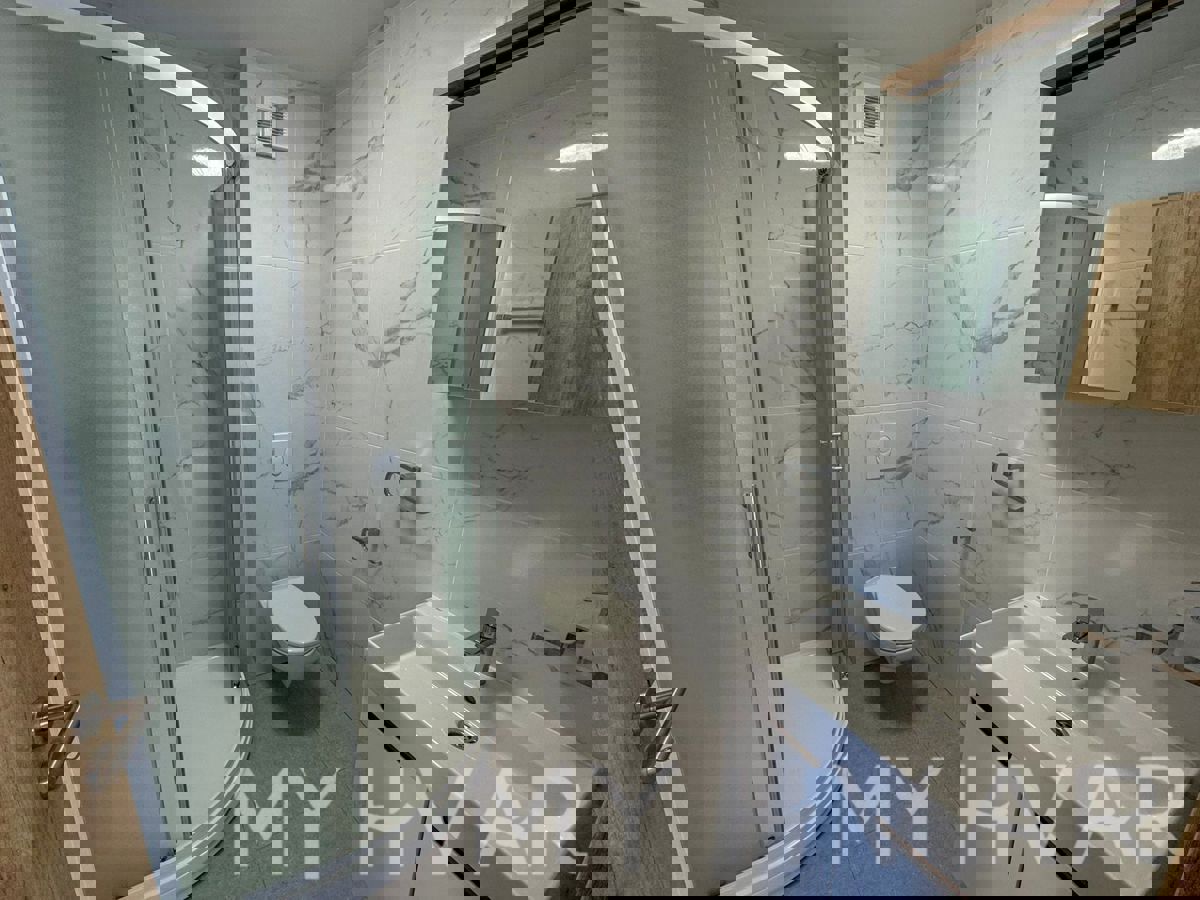 Casa in pietra con garage