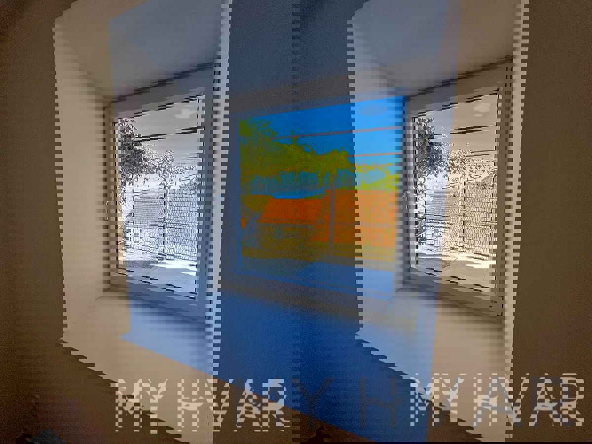 Casa in pietra con garage