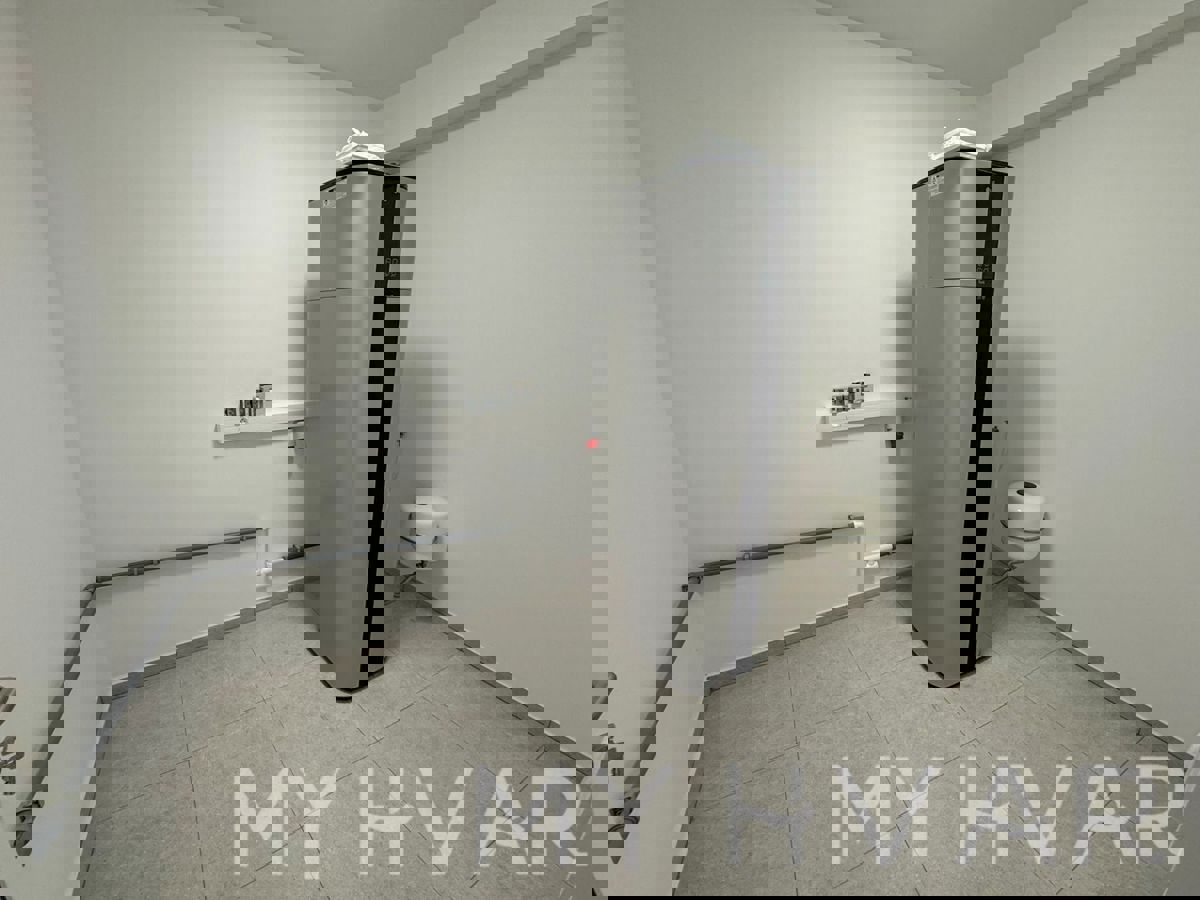 Casa in pietra con garage